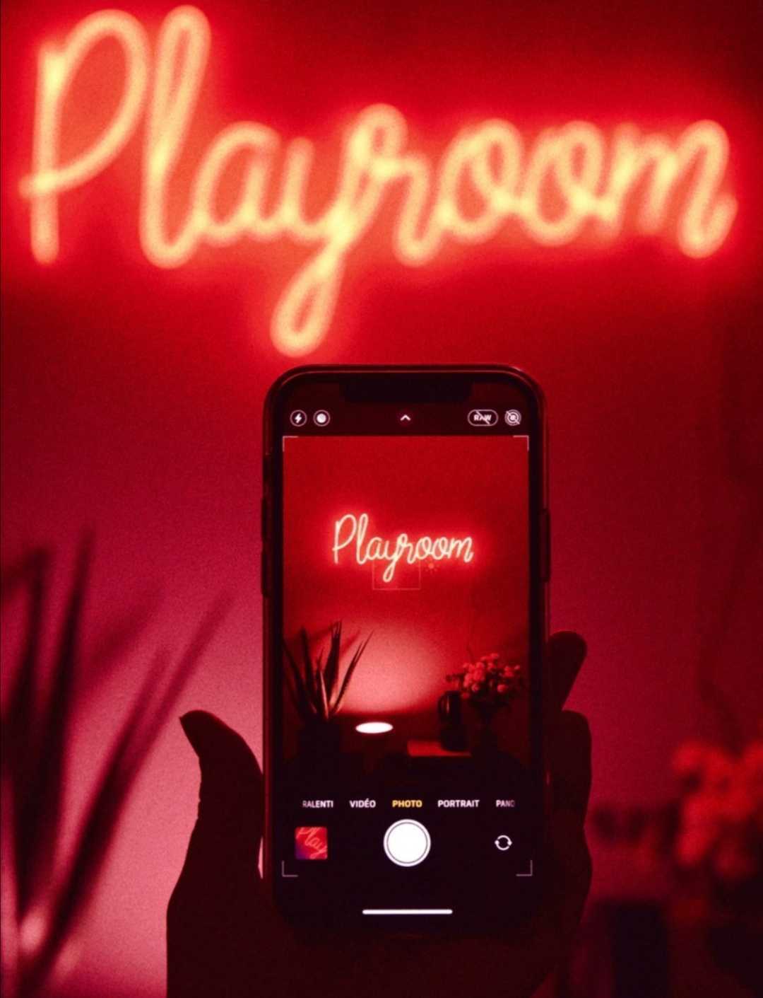 Sign School: How to create a custom neon sign - YELLOWPOP UK