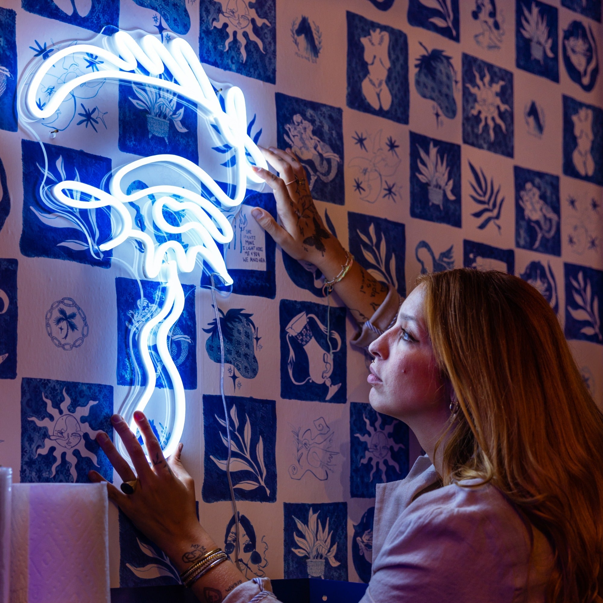 Dripping Eye by Girl Knew York - LED neon sign - YELLOWPOP UK