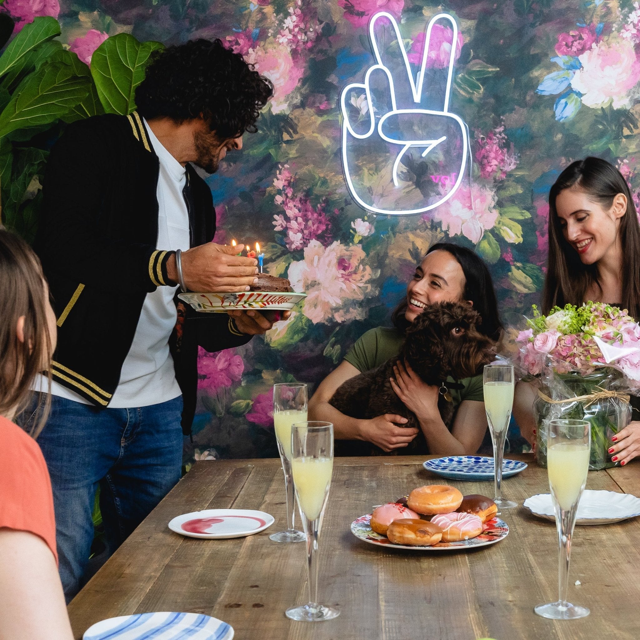 Peace Hand - LED neon sign - YELLOWPOP UK
